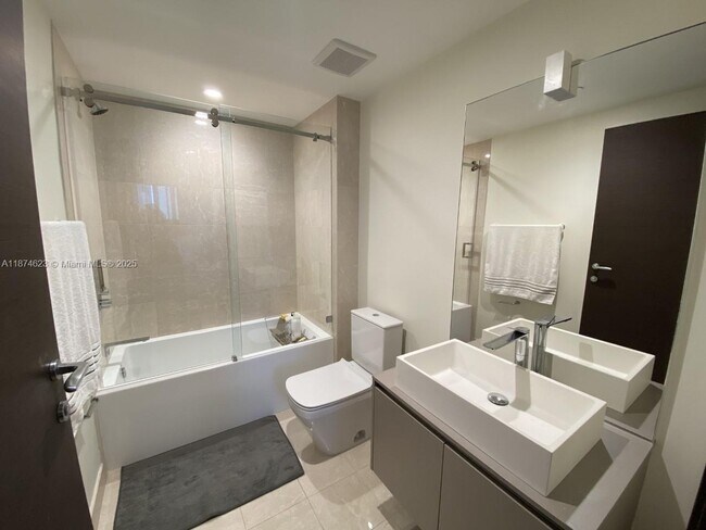 Building Photo - 1000 Brickell Ave