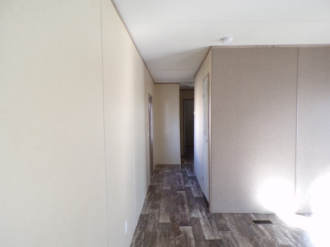 Building Photo - 16023 Red Oak