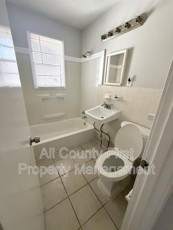 Building Photo - 3236 Renault Rd SE