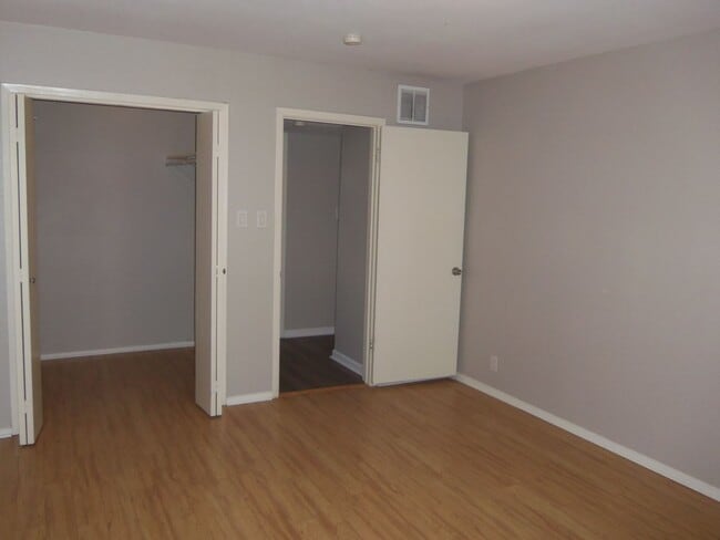Building Photo - Courtyard Condo located between South 1st ...