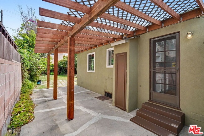 Building Photo - 3542 Greenwood Ave