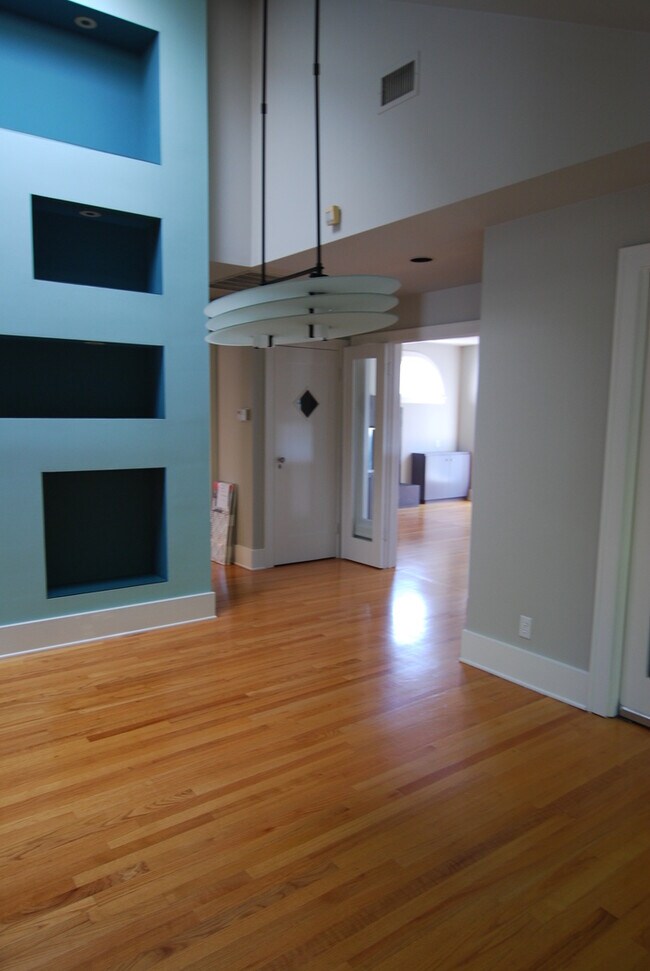 Building Photo - Pristine Craftsman in Belmont Heights!