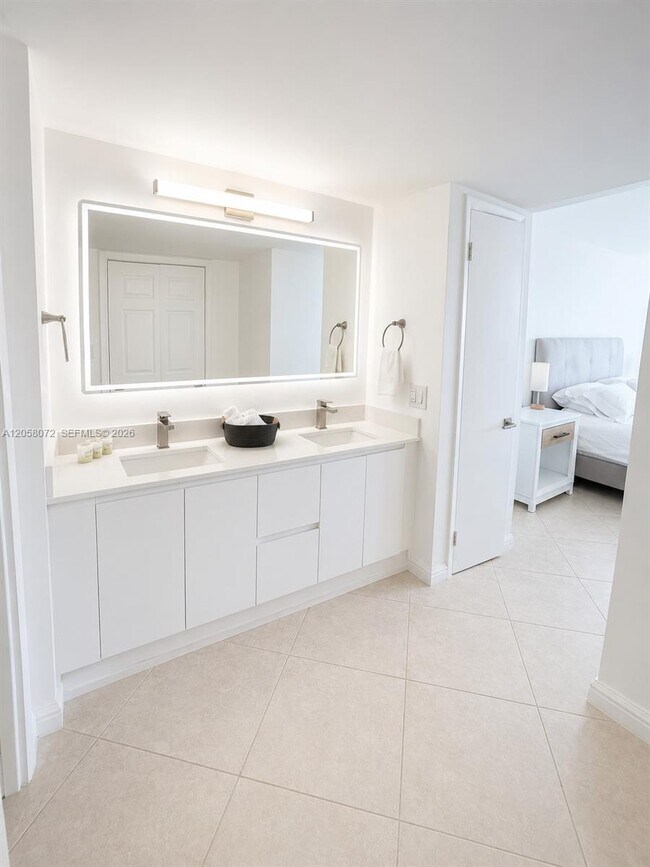 Building Photo - 5838 Collins Ave