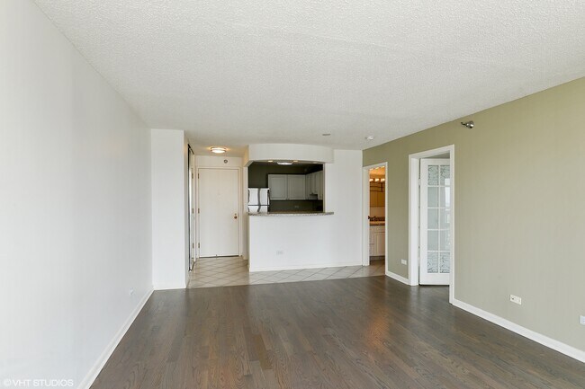 Building Photo - 111 W Maple St