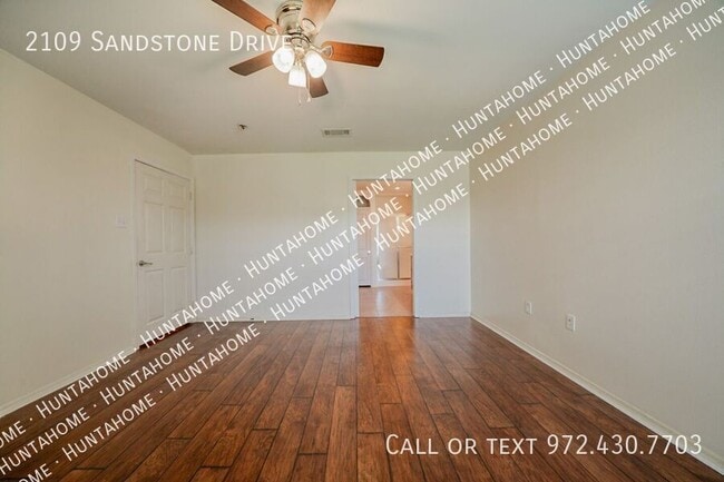 Building Photo - 2109 Sandstone Dr