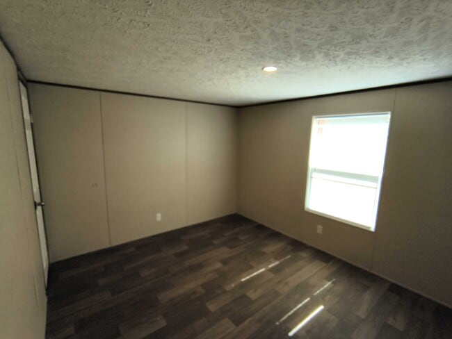 Building Photo - 112 Southlake Dr.