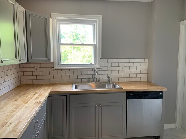 Building Photo - 2050 New Linden Rd
