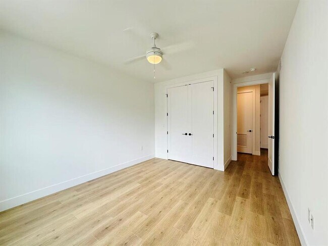 Building Photo - 1701 Simond Ave