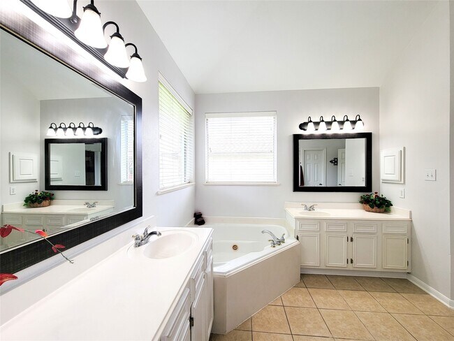 Building Photo - 17715 Laguna Trail Dr