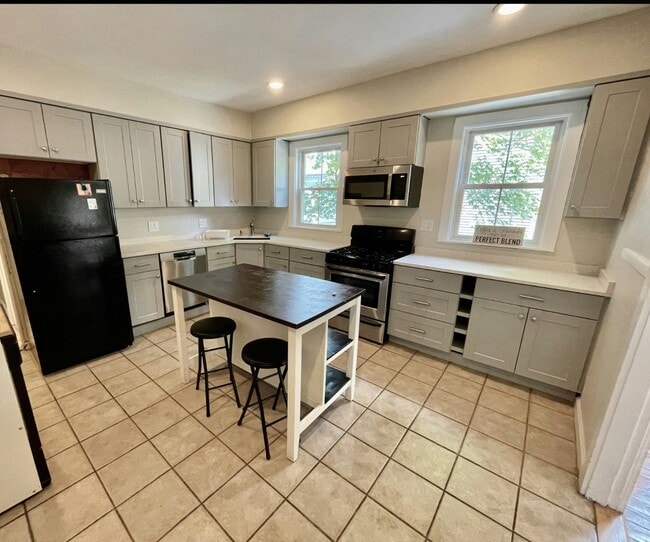 Building Photo - 5 Durham St