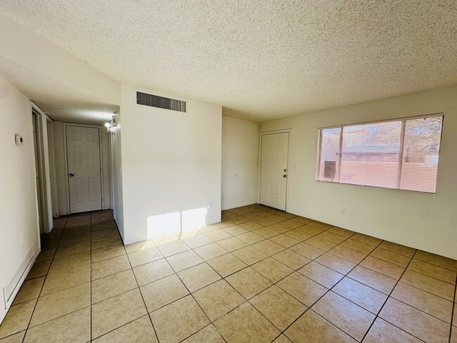 Building Photo - $300 OFF Move In Special! 2 Bedroom with W...