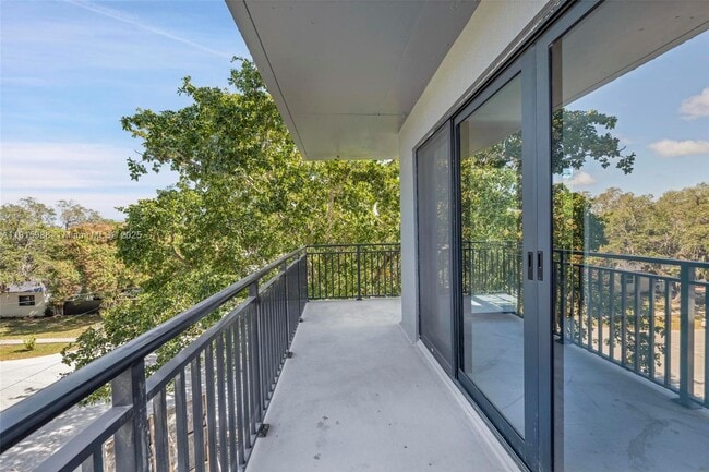 Primary Photo - 840 NE 130th St