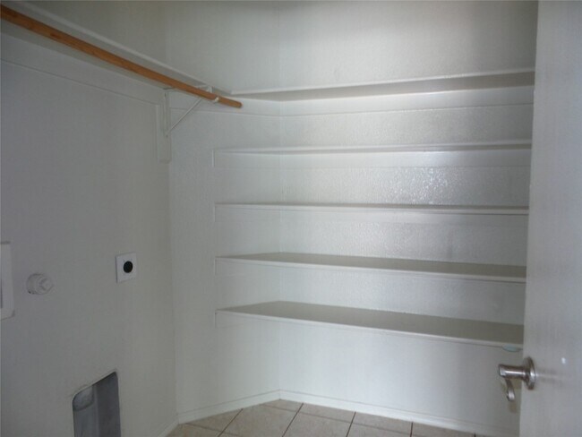 Building Photo - 1121 Beaverwood Ln