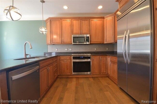 Building Photo - 42965 River Bend Dr