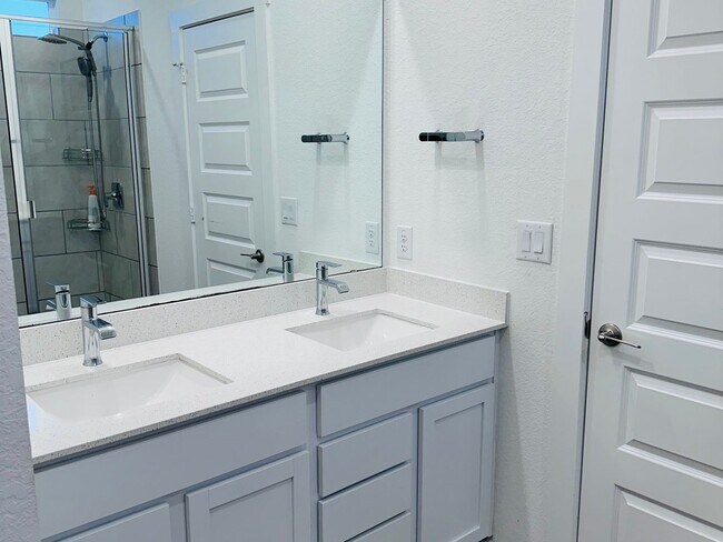 Building Photo - 4 Bedroom, 3 Bathroom Single Family Home in Leander