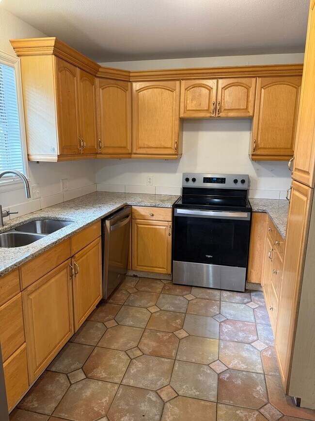 Building Photo - 1821 S Brookwood Dr