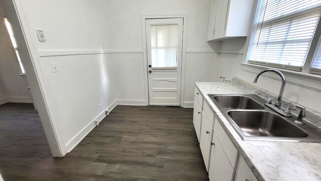 Building Photo - Remodeled Two Bedroom House Available For ...