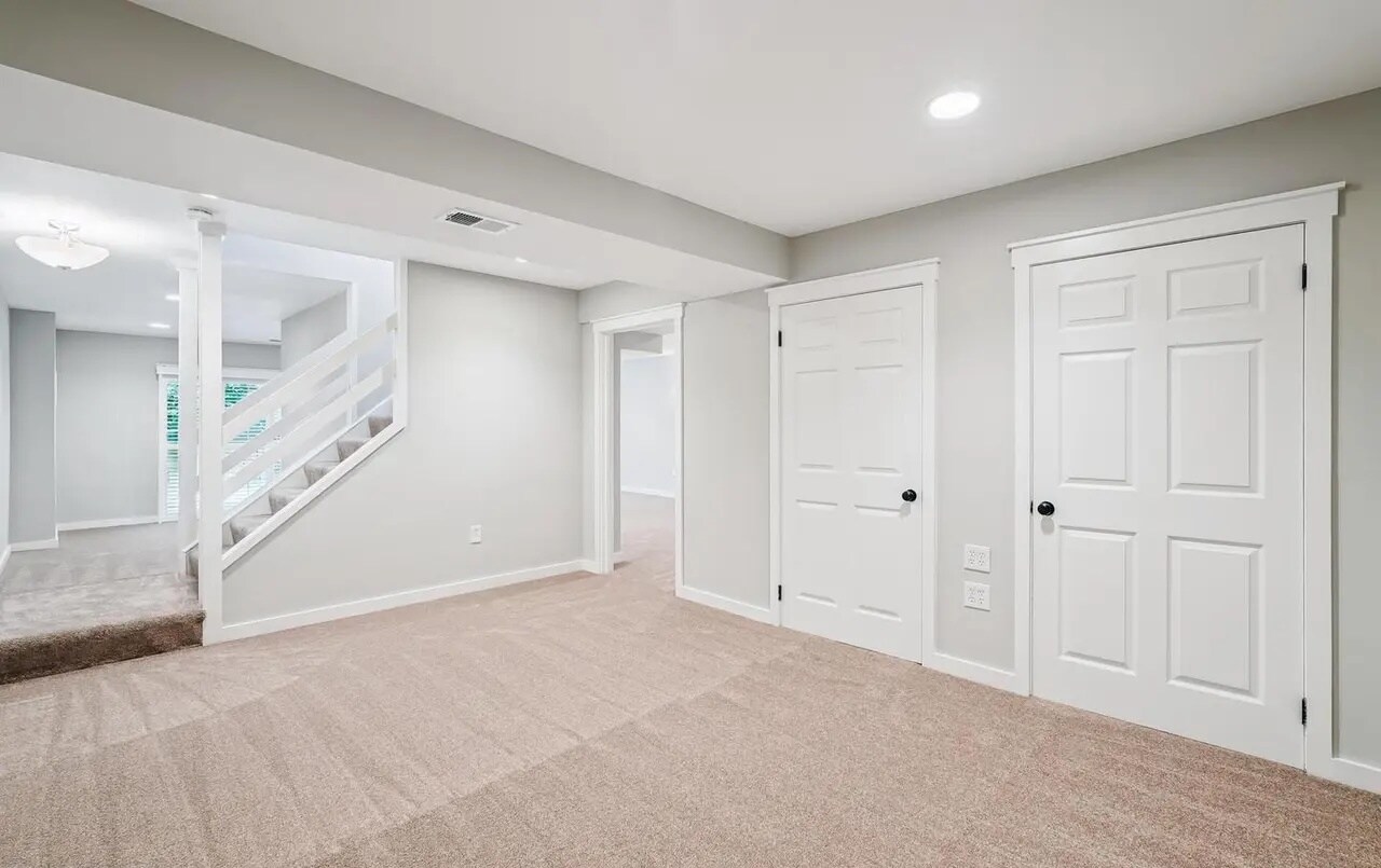 Building Photo - 276 W Meadowland Ln