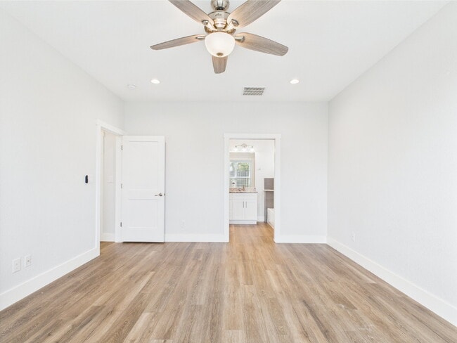 Building Photo - 3-Bed, 2-Bath Home in Fredericksburg – You...