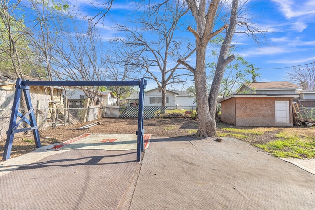 Building Photo - 5935 Highfield St