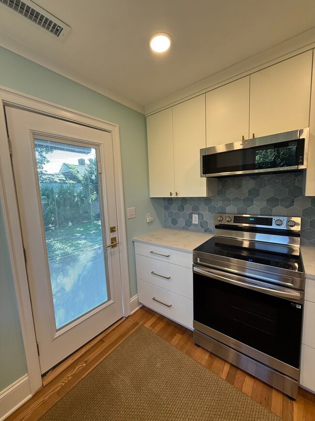 Building Photo - Full Renovated Cottage in Byrnes Downes