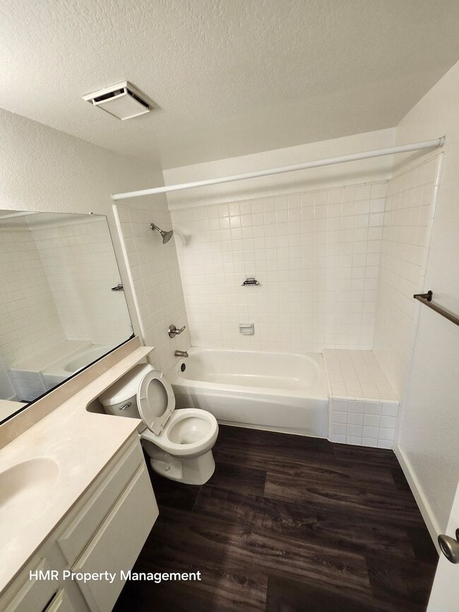 Building Photo - Beautiful 3-Bed, 3-Bath Condo in Prime Cla...