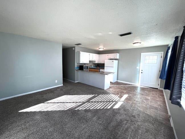 Building Photo - Poinsettia