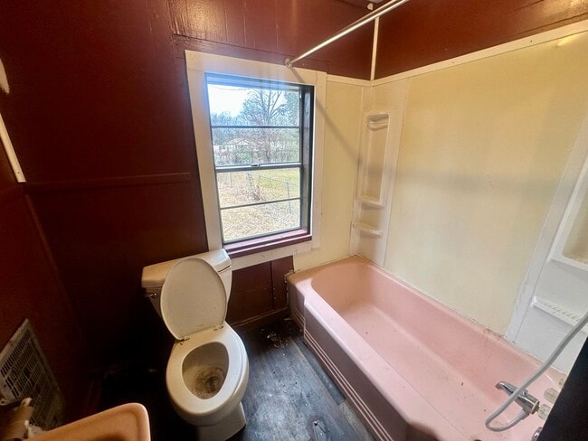 Building Photo - 1119 20th St N