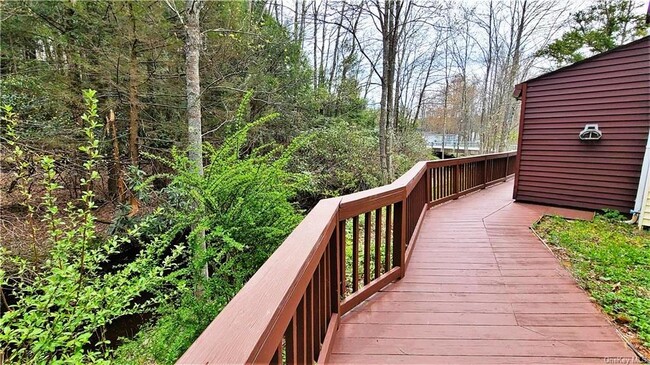 Building Photo - 52 Medallion Rd