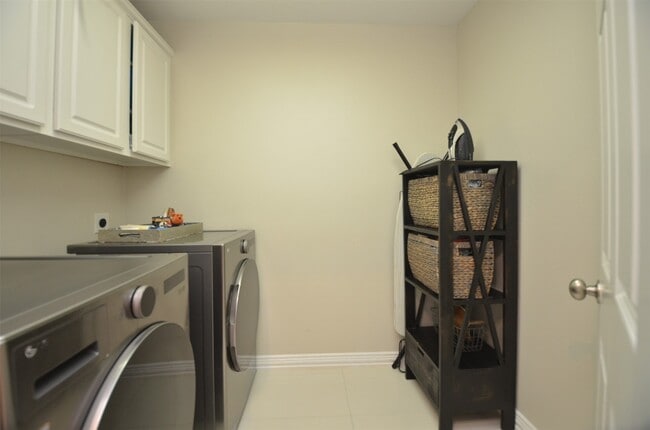 Building Photo - 1310 Wildwood Ln