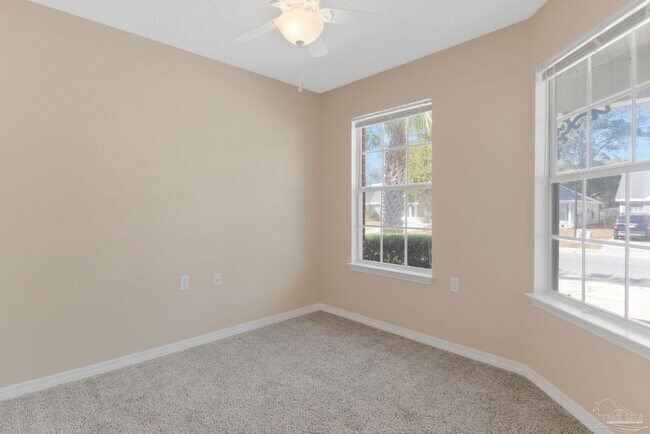 Building Photo - 139 Wildflower Ln