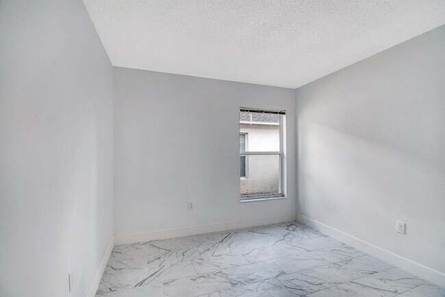 Building Photo - 236 Langham Dr