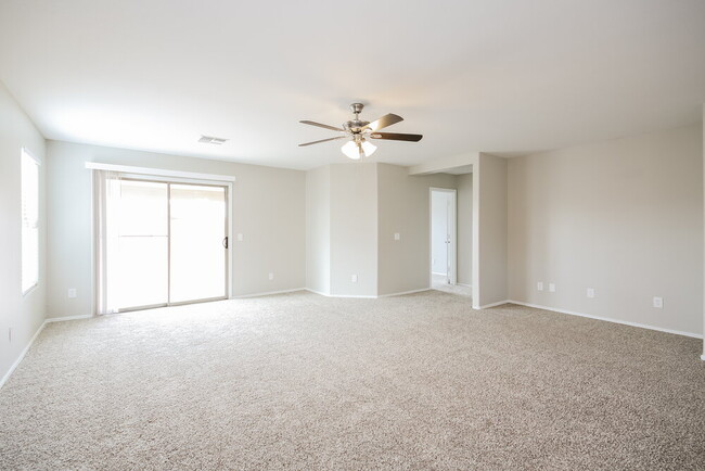 Building Photo - 7030 S 44th Ln