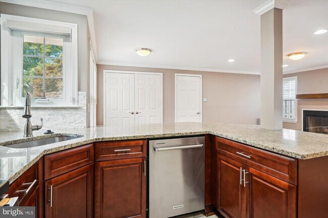 Building Photo - 7558 Cross Gate Ln