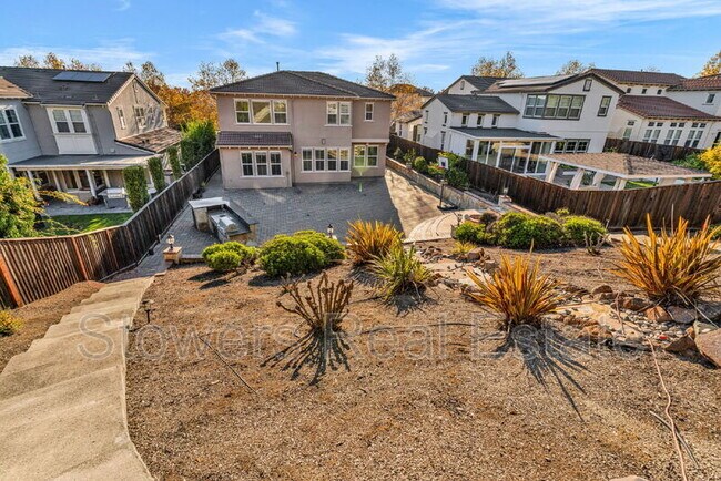 Building Photo - 3223 Carpenter Way