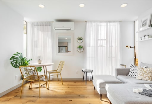 Building Photo - Stunning 2 bedroom w/rooftop deck in Beacon Hill!