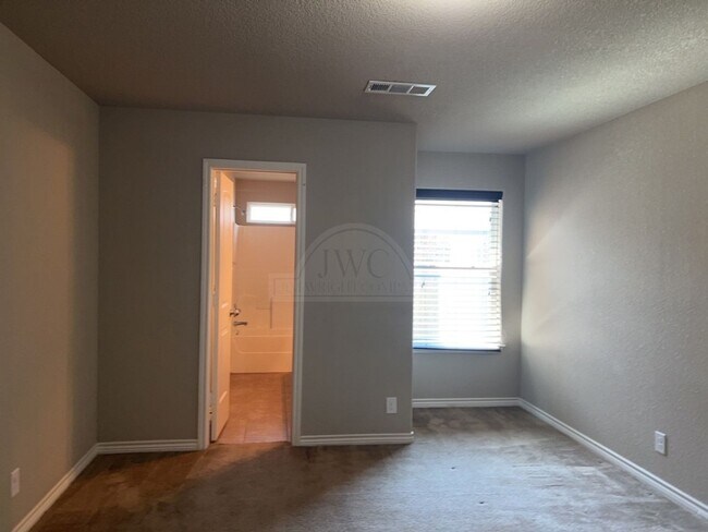 Building Photo - 2604 Tarrant County Dr