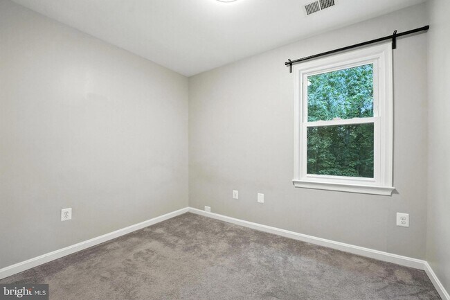 Building Photo - 11109 Ravine Dr