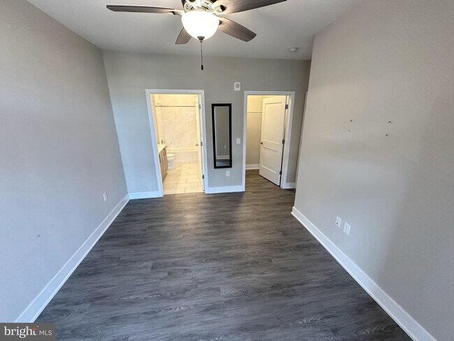 Building Photo - 145 Riverhaven Dr