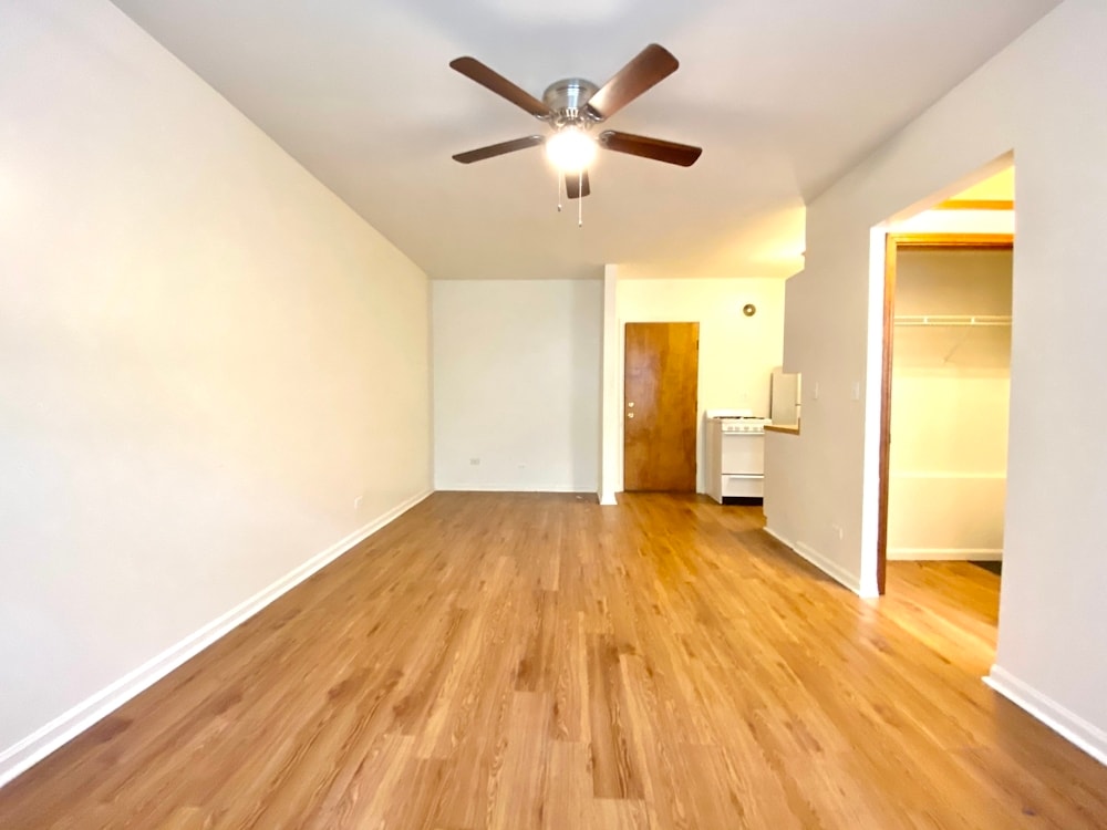Building Photo - 4031 N Kenmore Ave