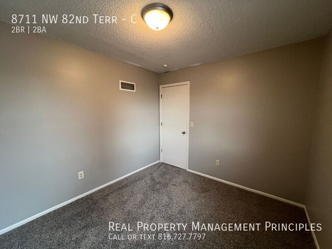 Building Photo - **MOVE-IN SPECIAL** Newly Renovated 2 bedr...