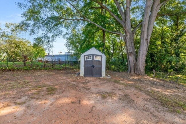 Building Photo - 1801 Crestridge Dr SE