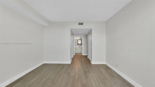 Building Photo - 2475 Brickell Ave