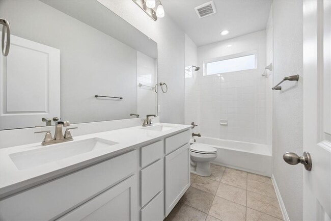 Building Photo - 320 Creek Rd