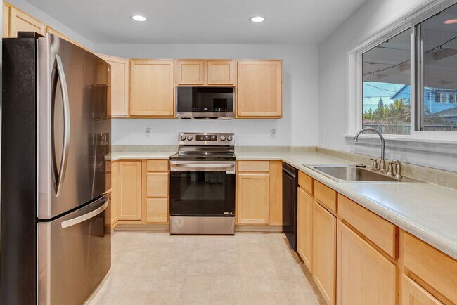 Building Photo - 12620 SW 12th St