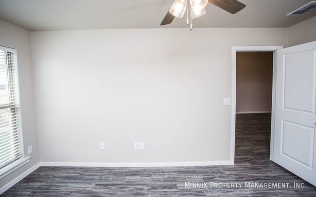 Building Photo - 1924 Langford Ave