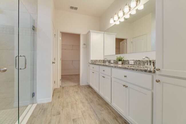 Building Photo - 2525 Carriage Pointe Loop