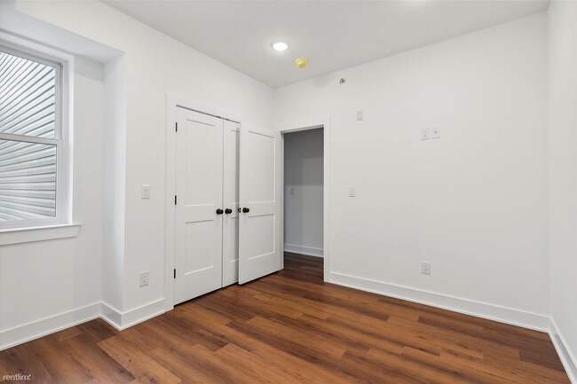 Building Photo - 2 br, 1 bath Triplex - 2554 FRANKFORD AVE ...