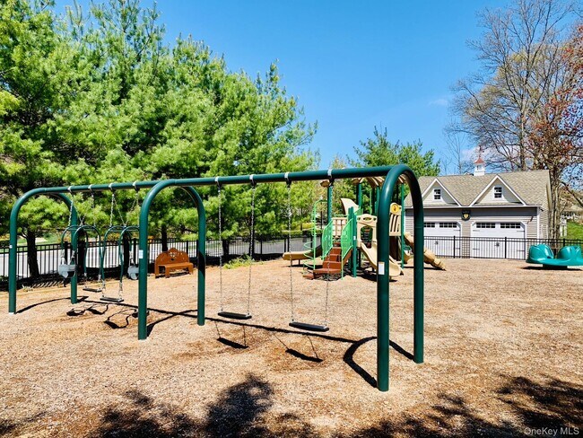 Building Photo - 25 Fairways Dr