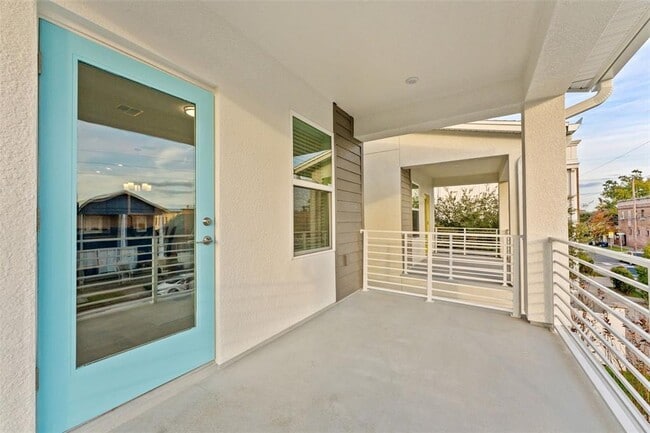 Building Photo - 2311 W Spruce St